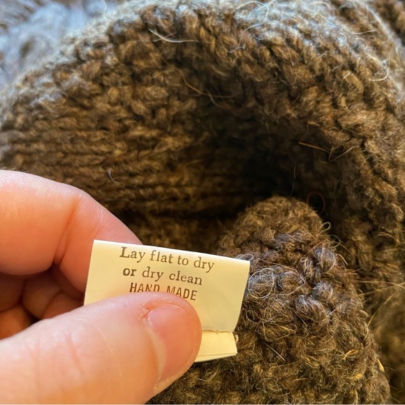 Buffalo Imports Trading Co wool cable knit sweater Athabasca AB. Canada handmade - Picture 15 of 15